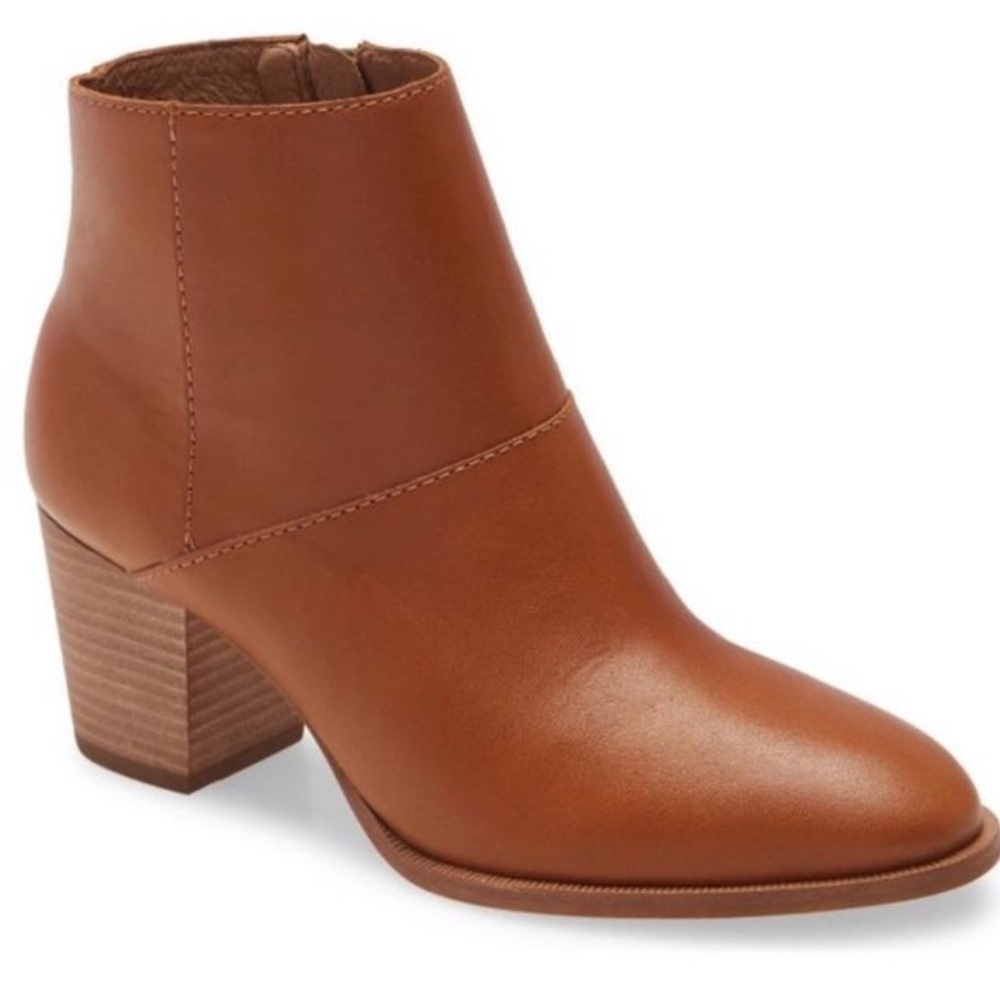 Madewell The Rosie Ankle Boot in Leather. Color English Saddle. Size 6